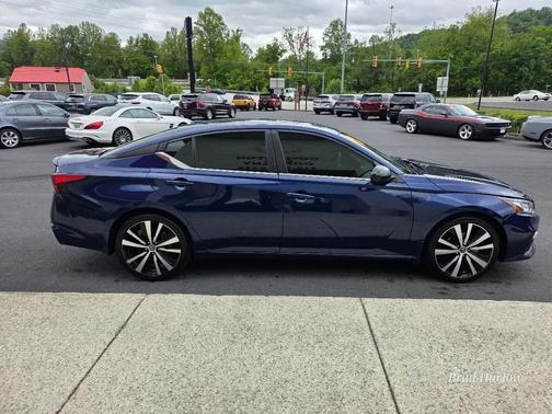 Deep Blue Pearl 2021 Nissan Altima SR FWD