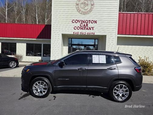 2022 Jeep Compass Latitude Lux