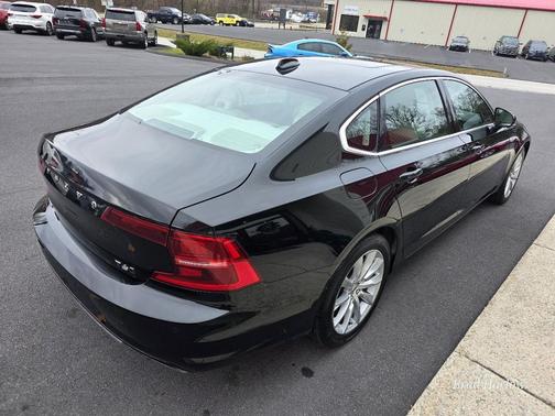 2018 Volvo S90 T6 Momentum