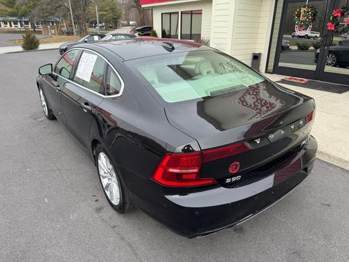 2018 Volvo S90 T6 Momentum