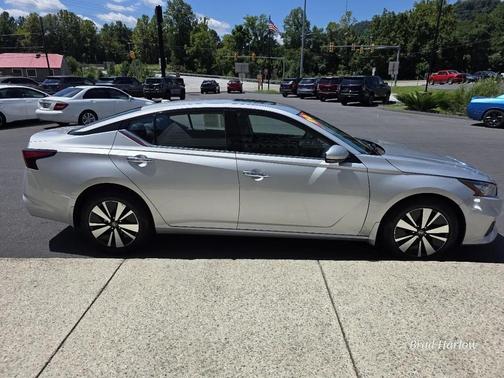 Brilliant Silver Metallic 2020 Nissan Altima 2.5 SL