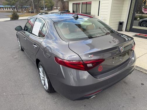 2017 Alfa Romeo Giulia Base