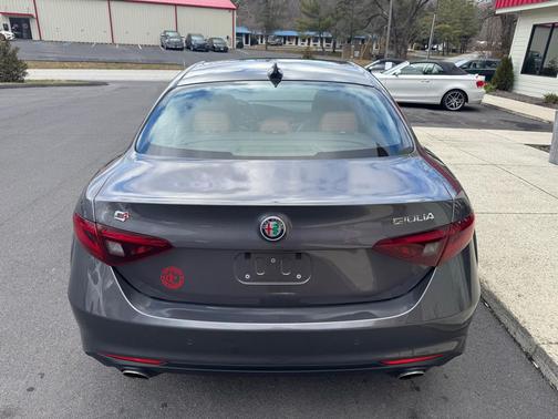 2017 Alfa Romeo Giulia Base