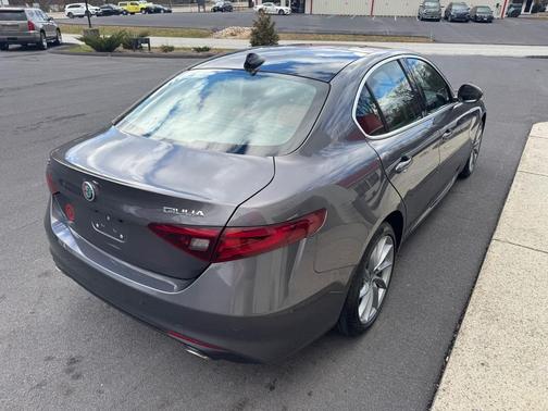 2017 Alfa Romeo Giulia Base