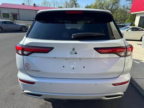 White Diamond 2024 Mitsubishi Outlander SE 2.5 S-AWC