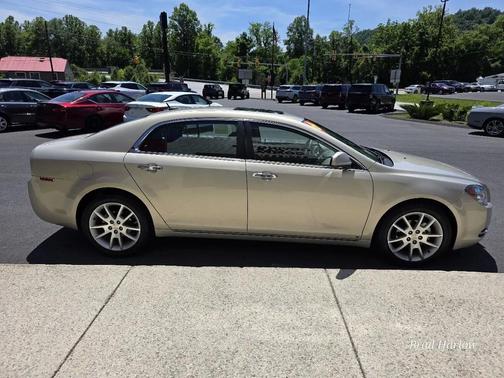 Beige 2009 Chevrolet Malibu LTZ