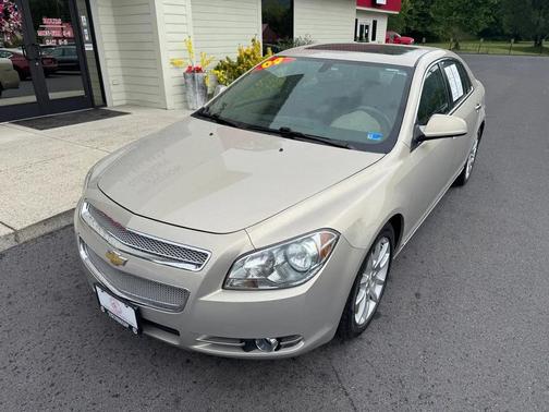 Beige 2009 Chevrolet Malibu LTZ