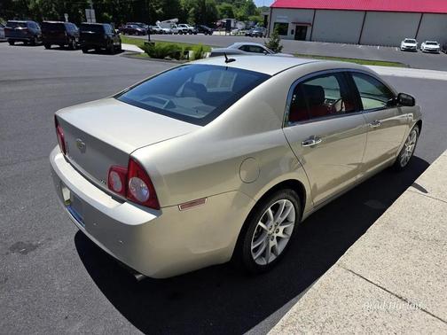 Beige 2009 Chevrolet Malibu LTZ