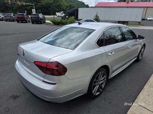 Reflex Silver Metallic 2017 Volkswagen Passat 1.8T R-Line w/Comfort