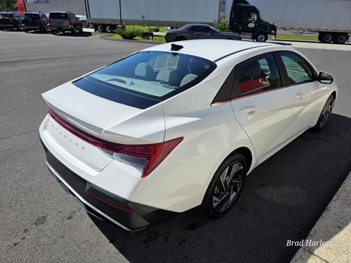 2025 Hyundai ELANTRA SEL