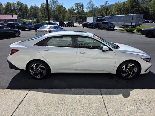 2025 Hyundai ELANTRA SEL