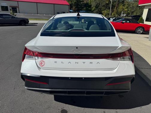 2025 Hyundai ELANTRA SEL