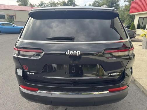 Diamond Black Crystal Pearlcoat 2024 Jeep Grand Cherokee L Laredo