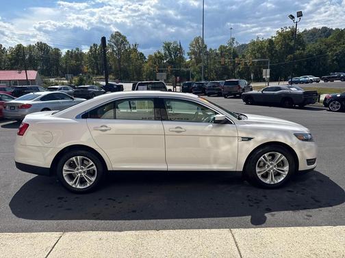 2016 Ford Taurus SEL