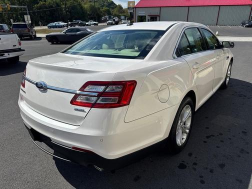 2016 Ford Taurus SEL