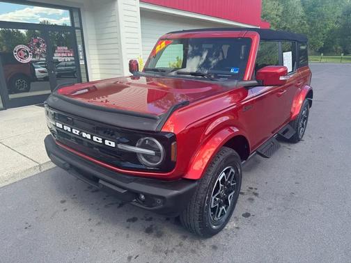 Hot Pepper Red Metallic Tinted Clearcoat 2022 Ford Bronco Outer Banks