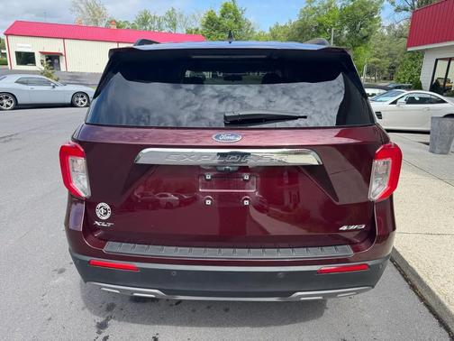Burgundy Velvet Tinted Clearcoat 2022 Ford Explorer XLT