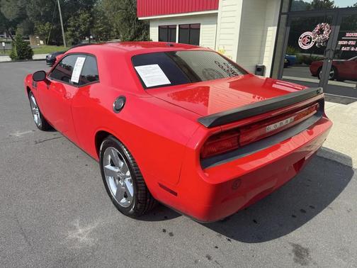 Red 2009 Dodge Challenger R/T