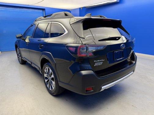 Crystal Black Silica 2024 Subaru Outback Limited