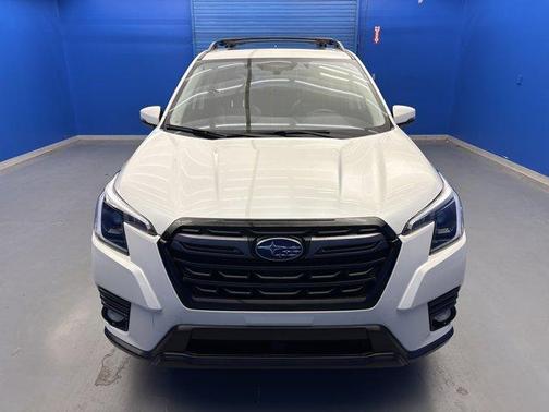 Crystal White Pearl 2022 Subaru Forester Limited