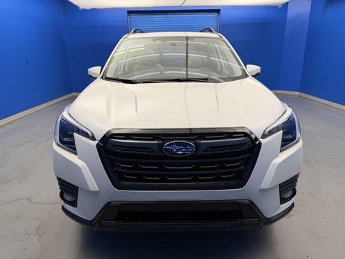 Crystal White Pearl 2023 Subaru Forester Limited