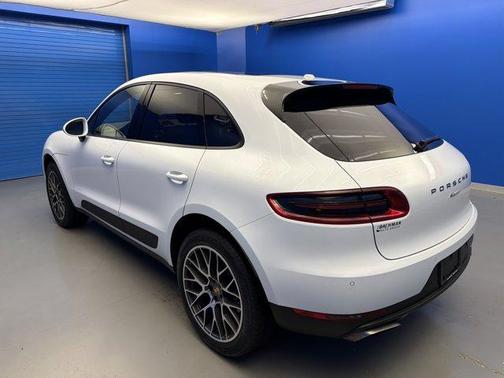 Carrara White Metallic 2018 Porsche Macan
