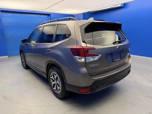 Brilliant Bronze Metallic 2022 Subaru Forester Premium