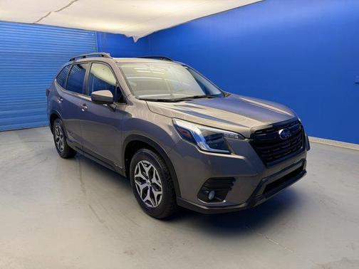 Brilliant Bronze Metallic 2022 Subaru Forester Premium