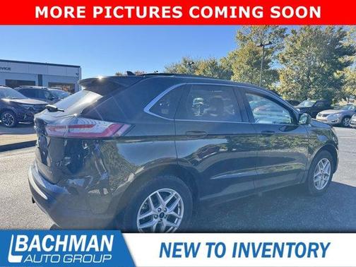 Green 2023 Ford Edge SEL