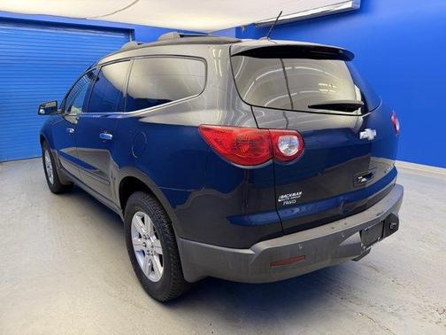 Dark Blue Metallic 2011 Chevrolet Traverse 2LT