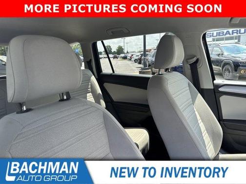 Deep Black Pearl Effect 2024 Volkswagen Tiguan 2.0T S