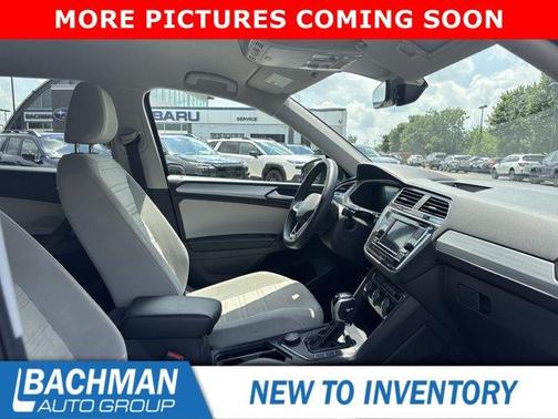 Deep Black Pearl Effect 2024 Volkswagen Tiguan 2.0T S