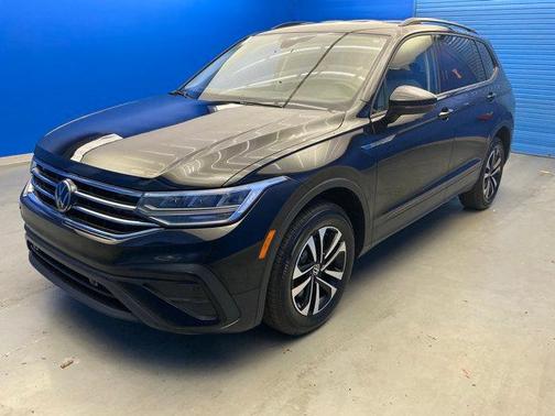 Deep Black Pearl Effect 2024 Volkswagen Tiguan 2.0T S