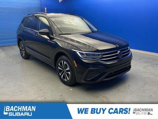 Deep Black Pearl Effect 2024 Volkswagen Tiguan 2.0T S