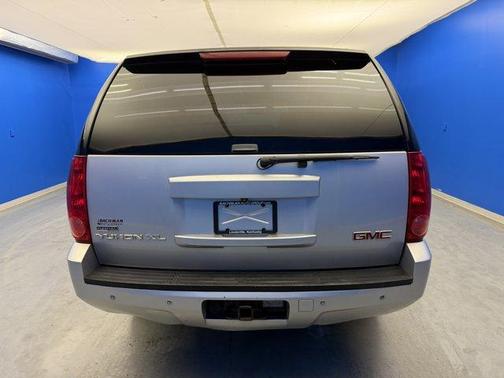 Pure Silver Metallic 2011 GMC Yukon XL 1500 SLT
