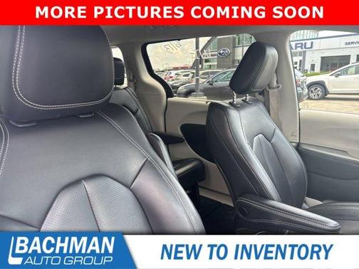 2023 Chrysler Pacifica Touring-L