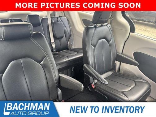 2023 Chrysler Pacifica Touring-L