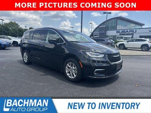 2023 Chrysler Pacifica Touring-L