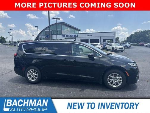 2023 Chrysler Pacifica Touring-L
