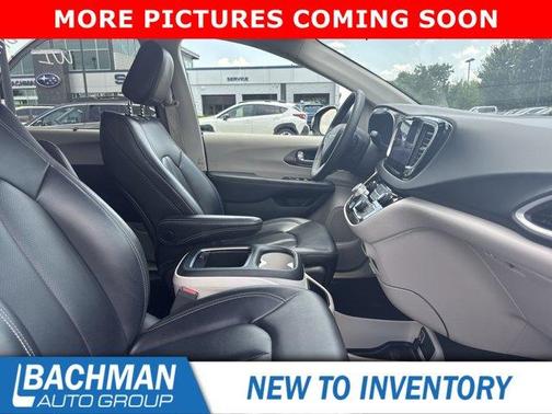 2023 Chrysler Pacifica Touring-L