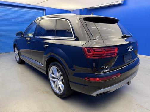 Orca Black Metallic 2018 Audi Q7 3.0T Prestige