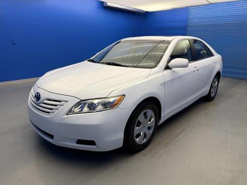 Super White 2009 Toyota Camry SE