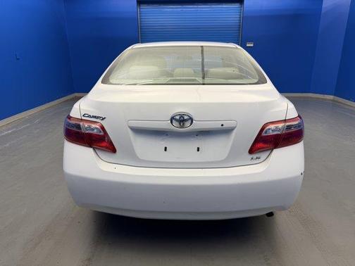 Super White 2009 Toyota Camry SE