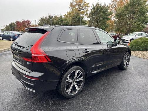 2024 Volvo XC60 B5 Ultimate Dark Theme