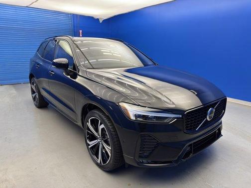 2024 Volvo XC60 B5 Ultimate Dark Theme