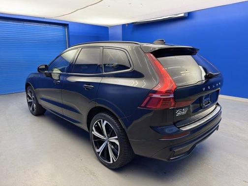 2024 Volvo XC60 B5 Ultimate Dark Theme