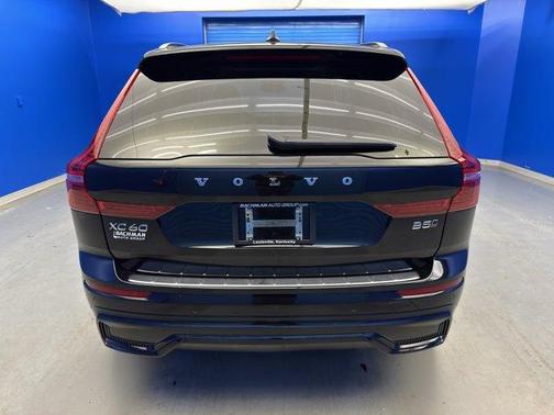 2024 Volvo XC60 B5 Ultimate Dark Theme