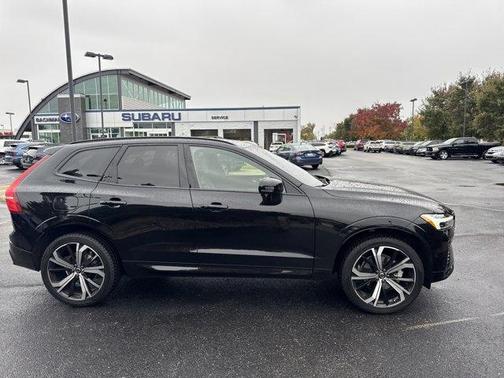 2024 Volvo XC60 B5 Ultimate Dark Theme