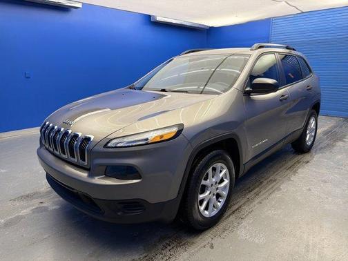 2016 Jeep Cherokee Sport