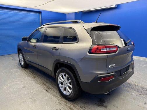 2016 Jeep Cherokee Sport